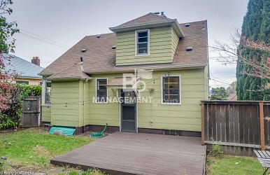 4315 S View Point Ter - Portland, OR
