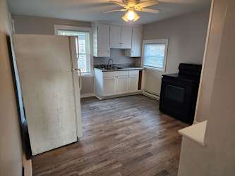 303 2nd St unit Lower - Baraboo, WI