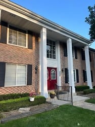 2425 Mulberry Square #46 - Bloomfield Township, MI