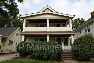 1642 Victoria Ave - Lakewood, OH