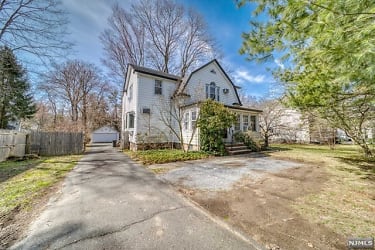 528 Closter Dock Rd - Closter, NJ