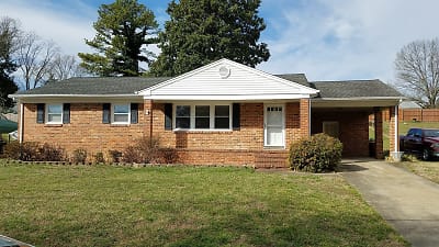 130 Sherwood Dr - Colonial Heights, VA