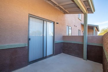 Ventura Townhomes Apartments - Tucson, AZ