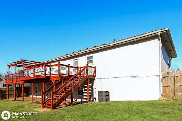 902 Renee Lynde Dr - Pleasant Hill, MO