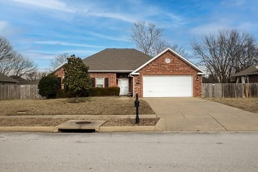 3558 W Clearwood Dr - Fayetteville, AR