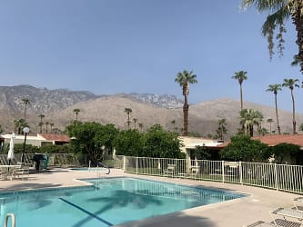 2099 S Caliente Dr - Palm Springs, CA