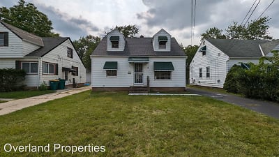 5206 Henry St - Maple Heights, OH