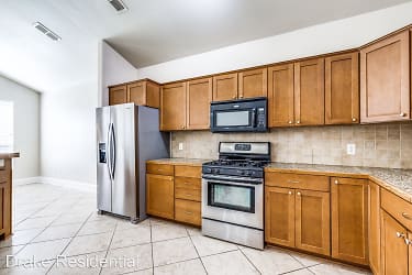 Newly Renovated! Peaceful Gated Community! Just Minutes From Downtown And Loop 49 Apartments - Tyler, TX
