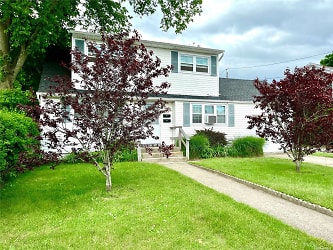 383 S Ocean Ave - Patchogue, NY