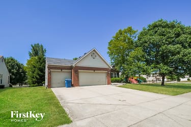 2302 Willowview Dr - Indianapolis, IN