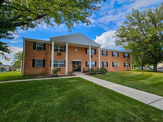 Camp Hill Plaza Apartment Homes - Camp Hill, PA