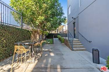 825 East 4th St #404 - Los Angeles, CA