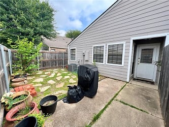 2506 Cross Timbers Dr unit 1 - College Station, TX