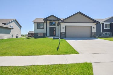 6934 Clarkia Dr NW - Rochester, MN