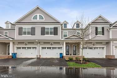 21 Hamilton Dr - Cranbury, NJ