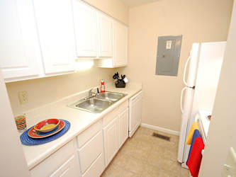 Addison Place Apartments Of Evansville - Evansville, IN