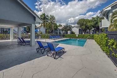 7 West Apartments - Miami, FL