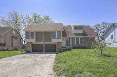1008 NW Roanoke Dr - Blue Springs, MO