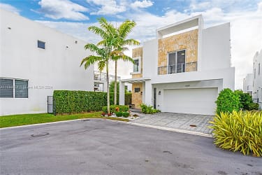 6830 NW 103rd Ave #6830 - Doral, FL