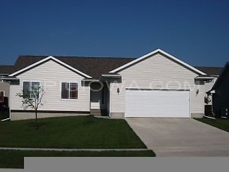 1975 49th St - Marion, IA