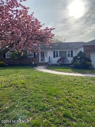 82 Whalepond Rd - West Long Branch, NJ