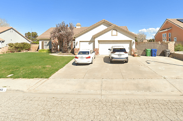 42362 Round Hill Dr - Lancaster, CA