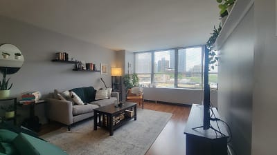 655 W Irving Park Rd #309 - Chicago, IL