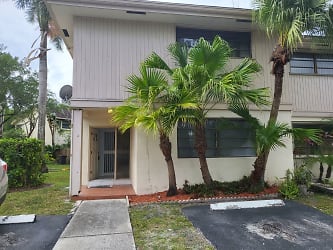 703 SW 88th Terrace - Plantation, FL