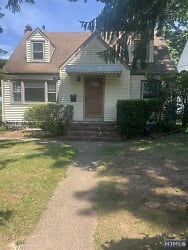 193 Hickory Ave - Bergenfield, NJ