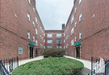 1828 W Lawrence Ave unit 2B - Chicago, IL