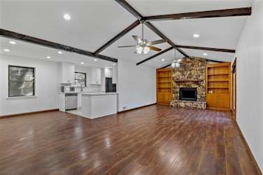 201 Meadowbrook Dr - Highland Village, TX