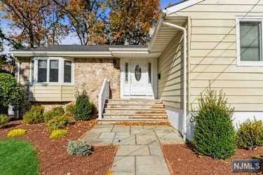 33 Malcolm Ct - Tenafly, NJ