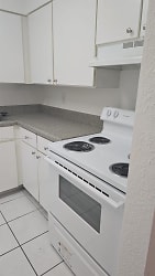 4900 NW 79th Ave #106 - Doral, FL