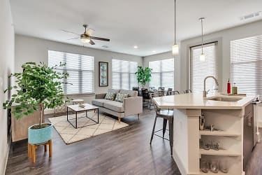 10550 N Central Expy #128 - Dallas, TX
