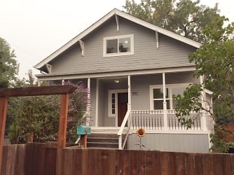 991 W 10th Ave - Eugene, OR