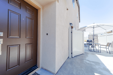 28357 Cats Claw Dr - Winchester, CA