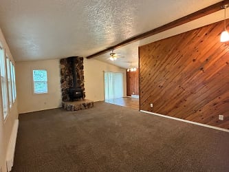 1312 Clark Mill Rd - Sweet Home, OR