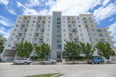 Ponce Entrance Apartments - Miami, FL