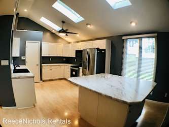 4742 Falmouth St - Roeland Park, KS