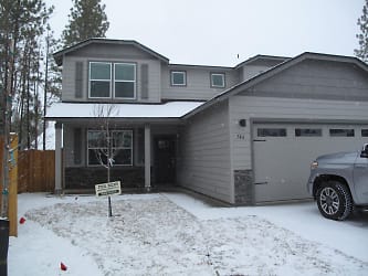 746 N Roundhouse Ct - Sisters, OR