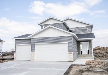 7010 67th St S - Horace, ND