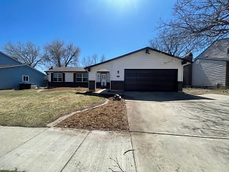 8329 Chase Dr - Arvada, CO
