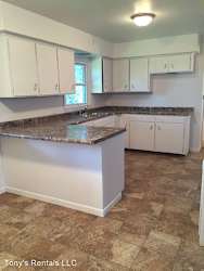 913 Gray St - Aplington, IA