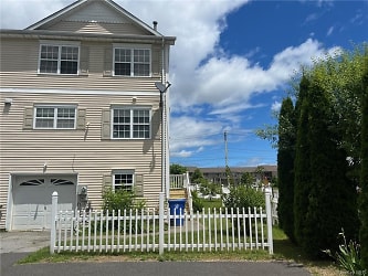 29 Peach Pl - Middletown, NY