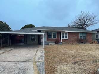 1229 NW Logan Ave - Lawton, OK