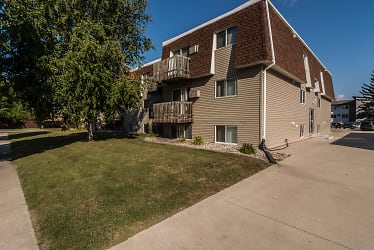 Stanford Court Apartments - Grand Forks, ND