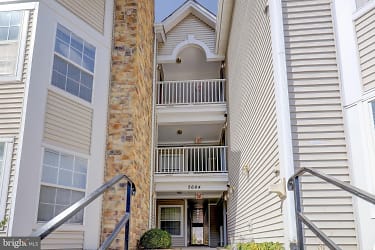 5604 Willoughby Newton Dr #16 - Centreville, VA
