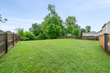 3237 Timberdale Dr - Clarksville, TN