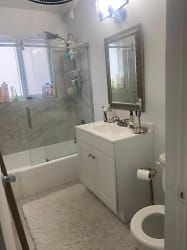 3220 Bayview Dr - Fort Lauderdale, FL