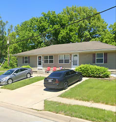 13201.5 Front of House.jpg